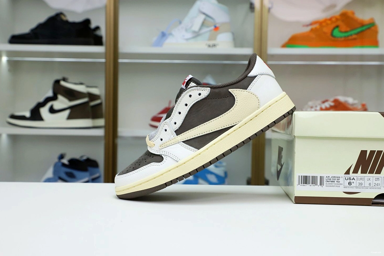 X TRAVIS 1 JORDAN OG AIR SCOTT REVERSE LOW MOCHA 1124